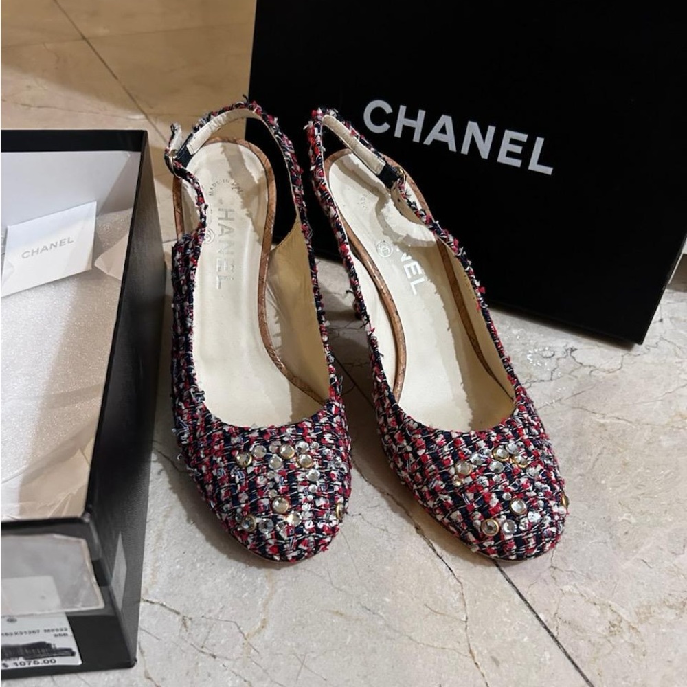 Authentic Chanel Tweed Logo Heels CC Rhinestone Sling Back Pump 39 MSRP $1,075